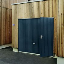 Porte de garage Pro Access basculante débordante avec portillon