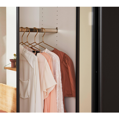 Maximisez votre espace de rangement étagères réglables pour une flexibilité maxi 2 x tringles à vêtements robustes gris avec une capacité de stockage importante Roues pour un mouvement facile 