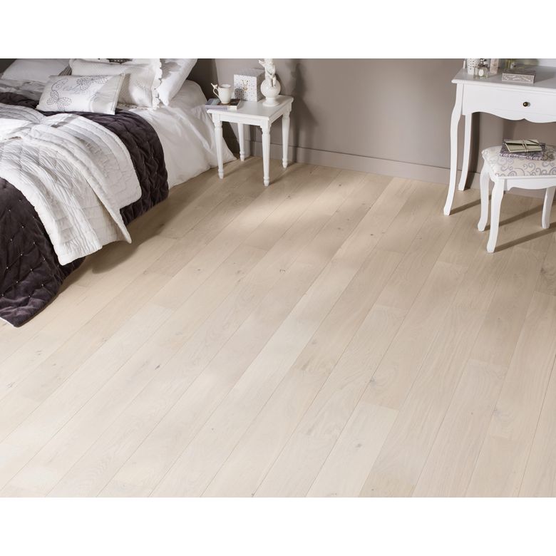 Parquet contrecollé Amboise chêne blanchi brossé verni mat - Sols & murs
